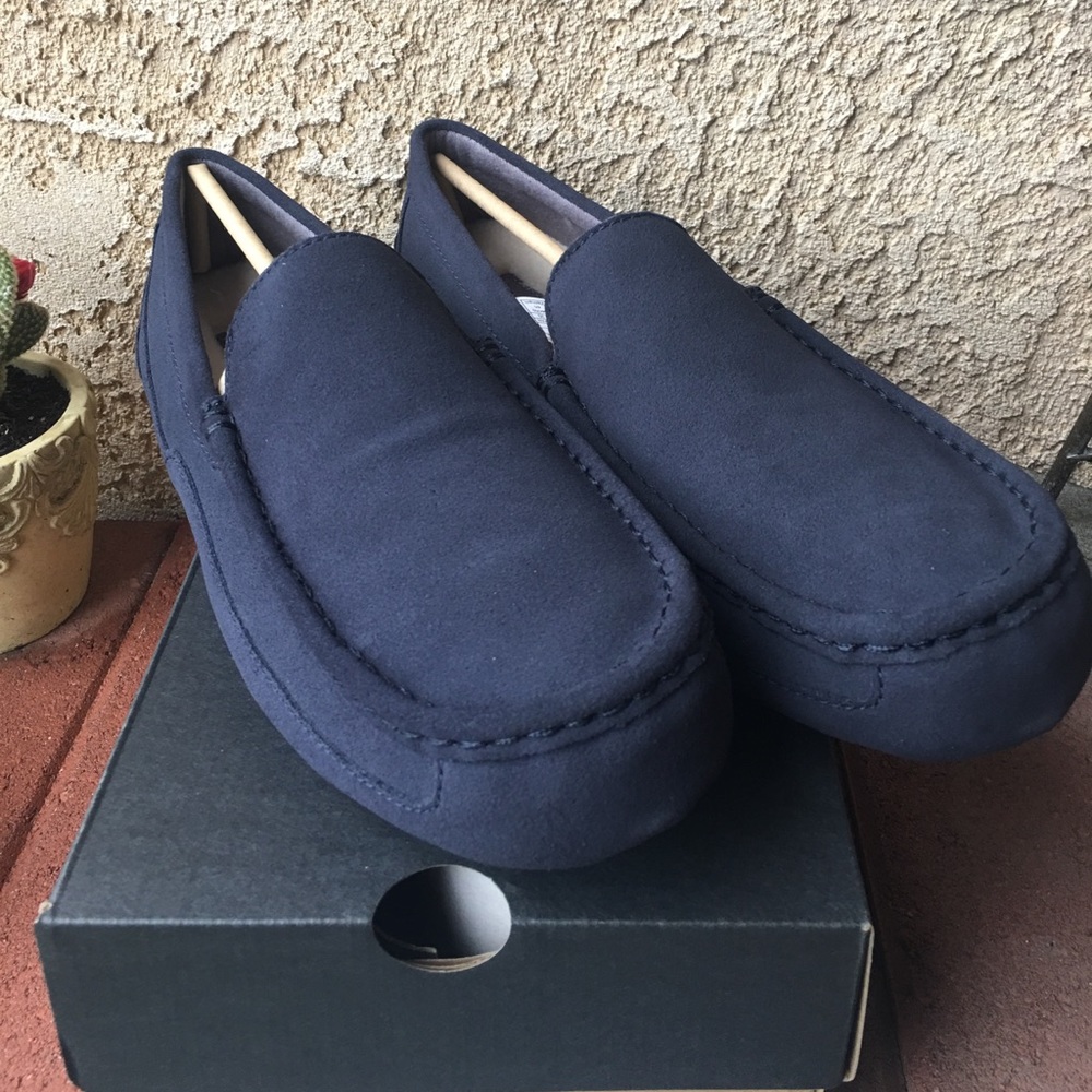 Men’s ugg Slippers 9..